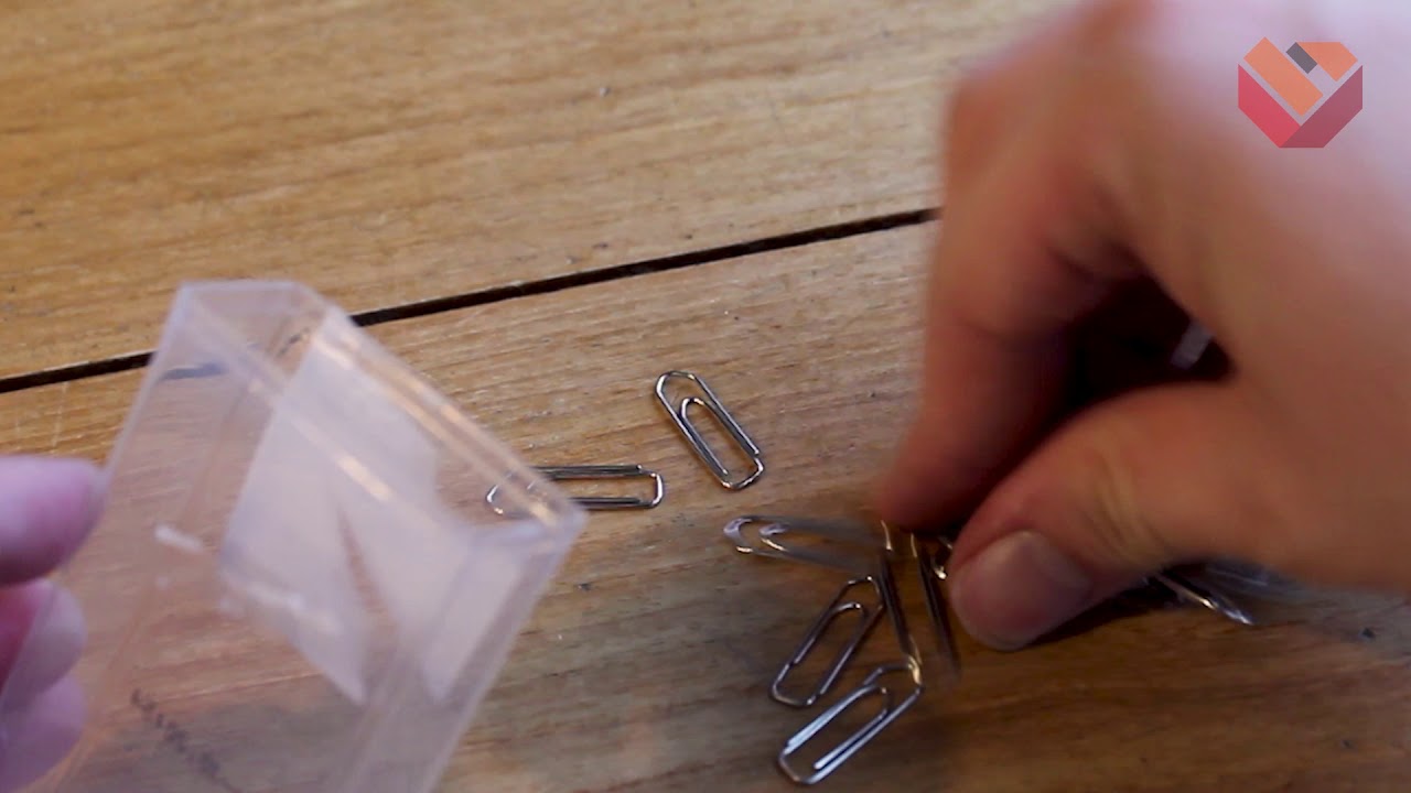 Gebruik een leeg Tic Tac-doosje voor paperclips!