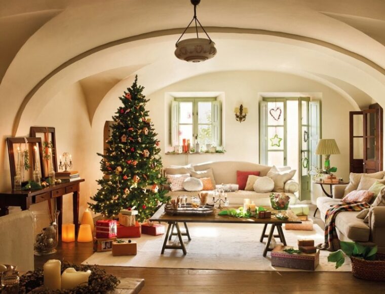 warm-christmas-decor_christmas-decor-for-living-room_christmas-tree-under-curve-ceiling_beige-wall-paint_christmas-stuff_christmas-gift_cream-sofa_red-cushion-805x614
