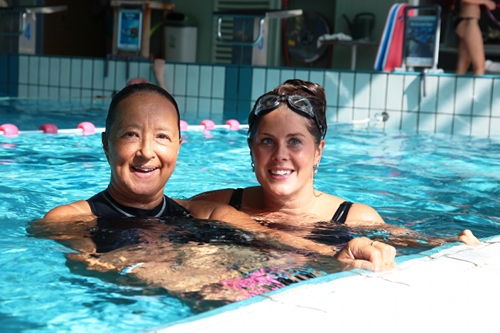 Janine-en-Sylvia-zwemmen-voor-ALS-dp