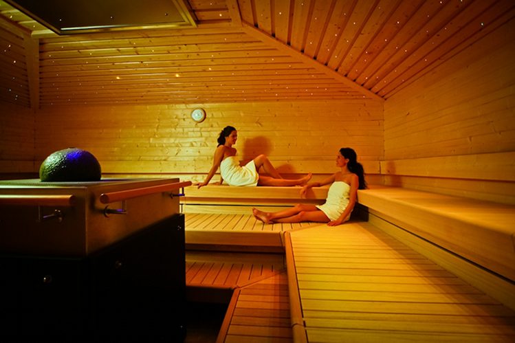verzending Nieuw maanjaar Purper Ka naar de sauna in badpak - Damespraatjes