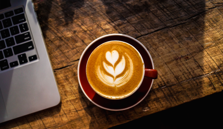 ONWAAR Lil Regelmatig Latte Art Barista Cursus: Hartje in koffie - Damespraatjes