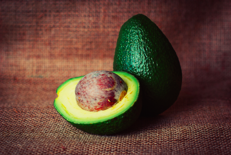 avocado pit weggooien