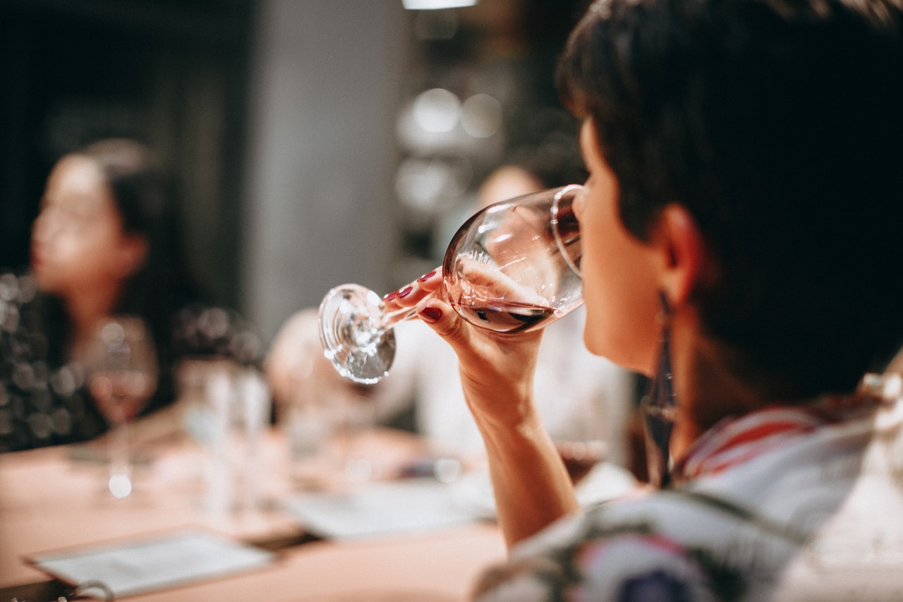 het verschil in calorieën tussen witte wijn, rode wijn en mousserende wijn!