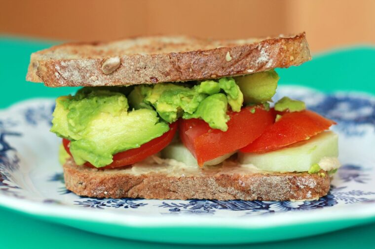 Toasted_tomato,_avocado,_cucumber_and_hummus_sandwich_(4815088397)