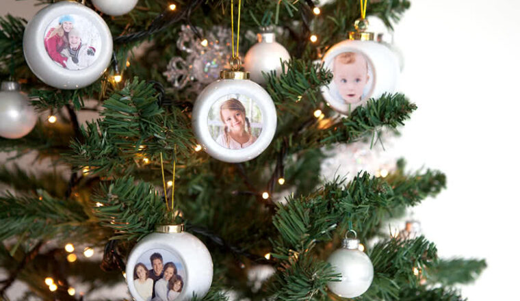 Maak je kerstboom super foto's van al je dierbaren - Damespraatjes