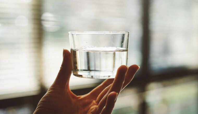 Hoe lang is het glas water op je nachtkastje houdbaar
