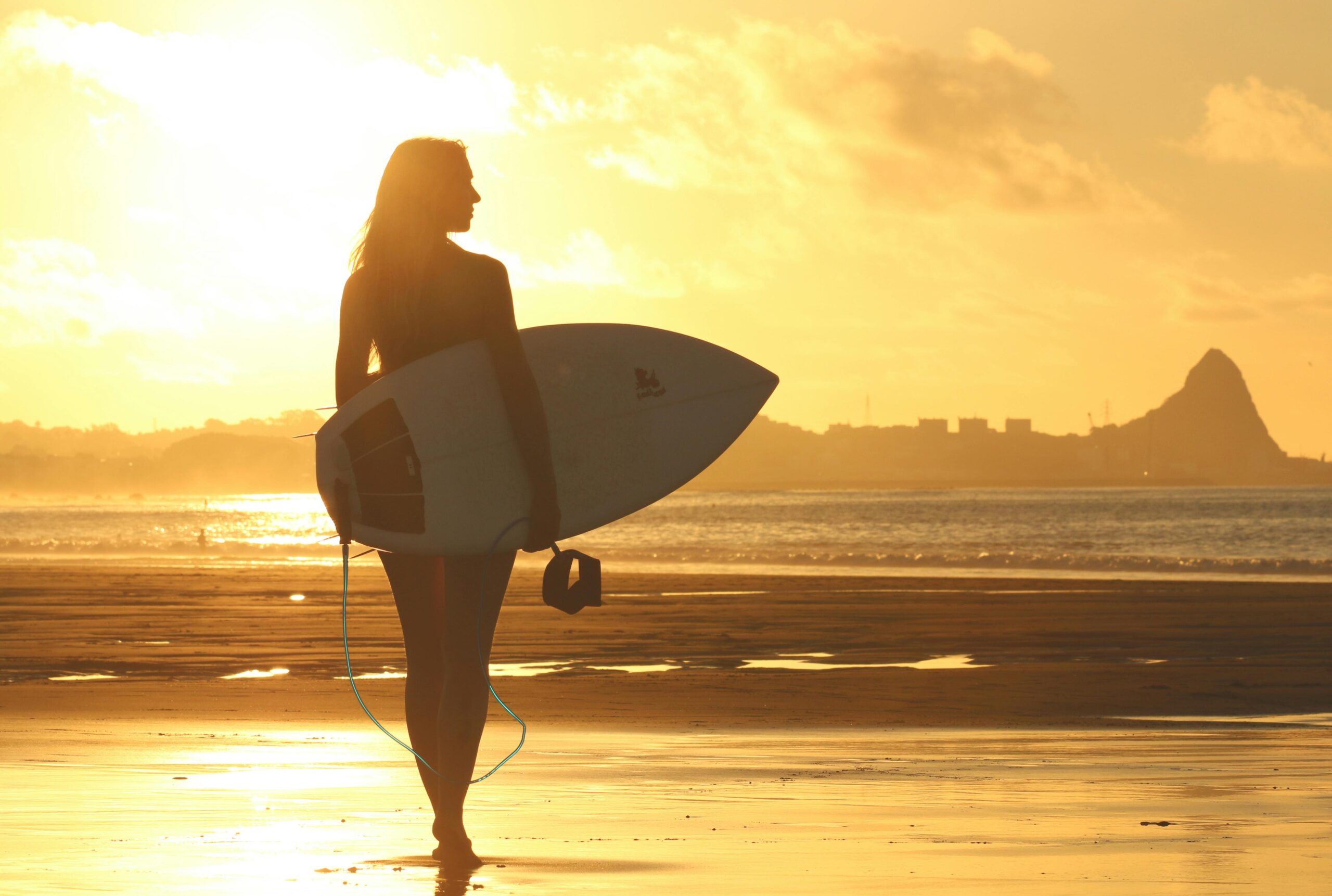 Leren surfen tijdens een gezellig surfkamp