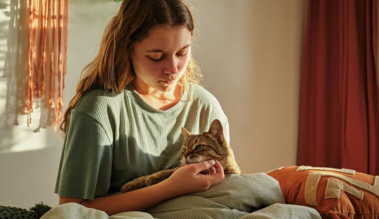 Mijn buurvrouw weigert haar kat een belletje om te doen