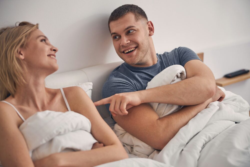 Wat is ‘sleep divorce’ en redt het je relatie of schaadt het die?