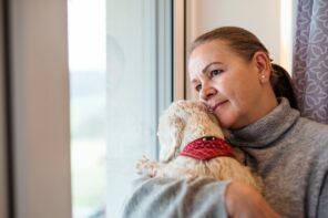 De kinderen van de buren houden mij de hele nacht wakker