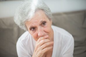 De buurvrouw duikt weg als ze mij ziet aankomen