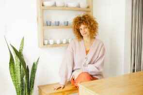 Mijn buurvrouw beschuldigt mij van het stelen van haar pakketjes